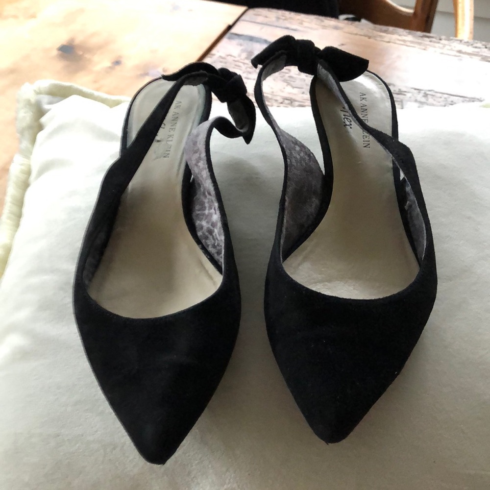 Anne Klein size 8 1/2 black suede kitten heel sandals practically brand new
